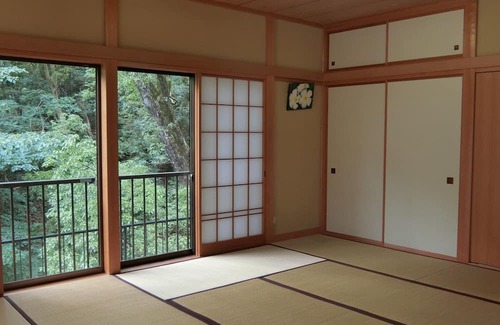 Ajiro House | The living room can be used as a music studio / Atami Shizuoka