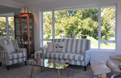 Nelson House | Sunny Riverside Retreat