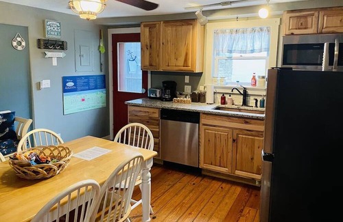 Maysville Cabin | Del's Cabin - Lazy Getaways