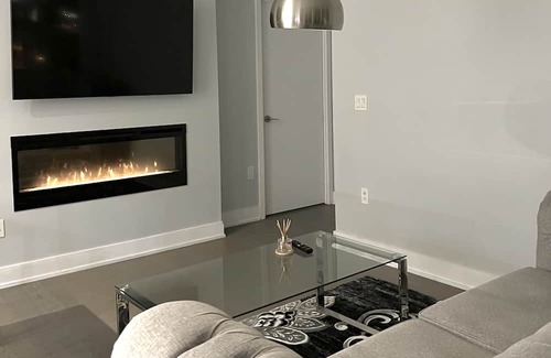 Humber Bay House | Upscale Waterfront Condo