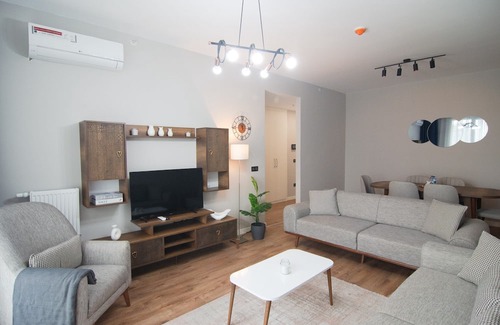 Bagcilar Apartment | Cozy Retreat: Stylish 2BR Apt