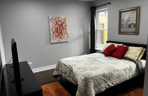 North Kenwood Condo | 5 minutes to lake front and hyde park community, Very warm and quiet building !