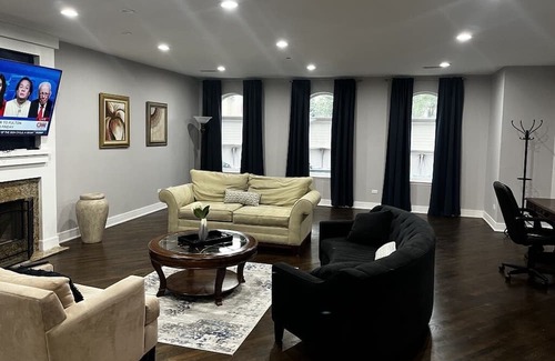 North Kenwood Condo | 5 minutes to lake front and hyde park community, Very warm and quiet building !