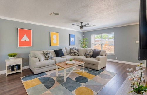 West San Antonio House | GameRoom, BBQ & HOT-TUB by Lackland AFB & SeaWorld