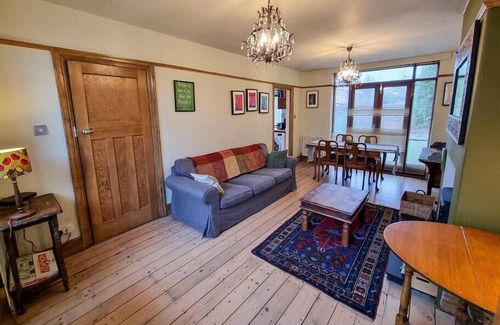 Chorlton-cum-Hardy House | Free Parking: Chorlton Home