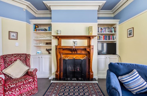 Katoomba Bed & Breakfast | 800metres to the beautiful village of Leura, close to all the major attractions