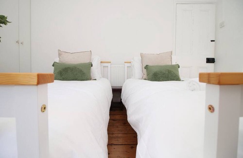 Roath House | Charming Retreat on Lily Street