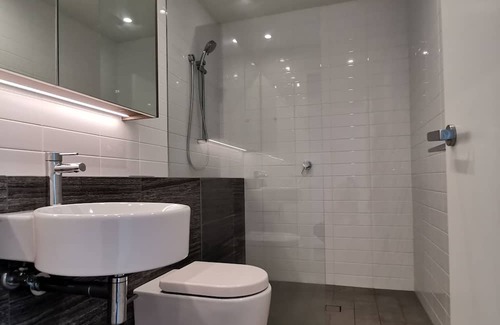 Waterloo Apartment | Fully Furnished 2B2B, all room Large Sunny, Next to station, One stop to city