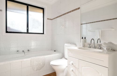 Woolooware House | Shoreline Serenity House - A Charming Cronulla Abode