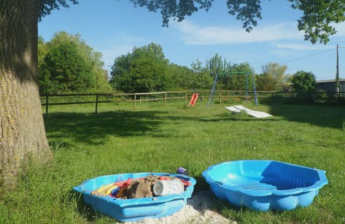 Souvigny Cottage | Charming farmhouse with pool, near historic Souvigny, family-friendly amenities and activities