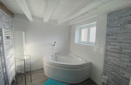Fremifontaine Apartment | Gite de 15 A la Fontaine Fleurie
