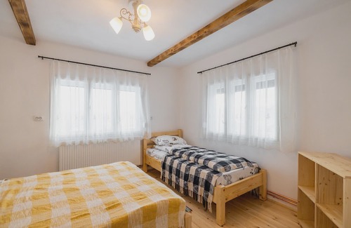 Horea Cabin | Rustic & cozy 5 bedroom Cabin - in the heart of Apuseni Mountains