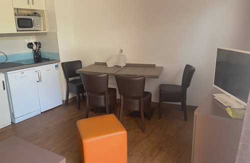 Le Suquet Apartment | Appart/hotel with swimming pool 100m from the beach