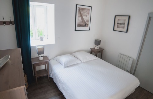 Isigny-sur-Mer Cottage | Cottage sleeps 4 near the D-Day landing beaches. Pets allowed