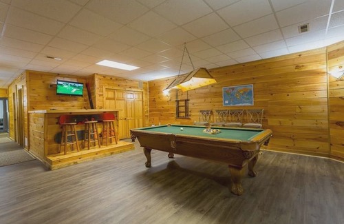 Massanutten House | Stunning and Expansive 15 bedrooms Situated Close to Ski Slopes