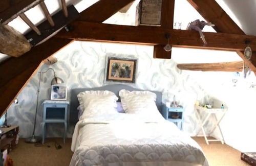Precy House | Cozy Holiday Home in Precy in a Charming Area