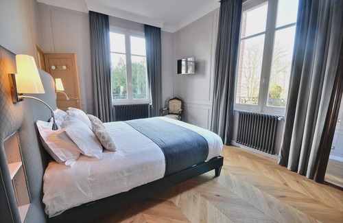 Putot-en-Auge Hotel | Château de la Bribourdière