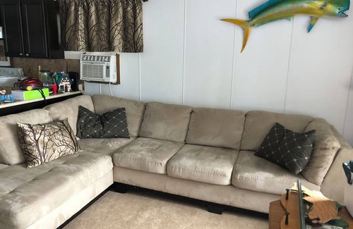 Ashton Creek Cabin | Mabel Lake Lakefront Summer cabin & bunk house with beach, dock and large deck