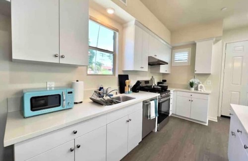 Alhambra House | Jie’s choice-Brand new 3B3B townhome 15mins DTLA