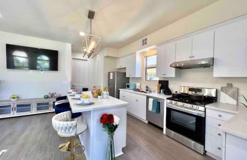 Alhambra House | Jie’s choice-Brand new 3B3B townhome 15mins DTLA