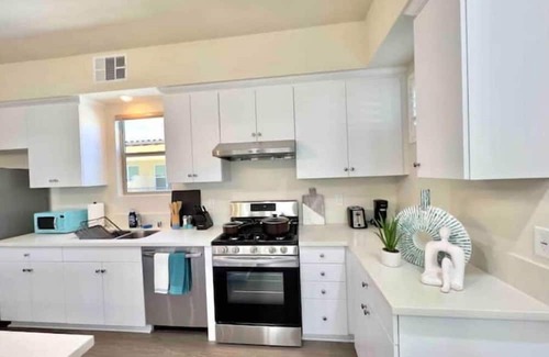 Alhambra House | Jie’s choice-Brand new 3B3B townhome 15mins DTLA