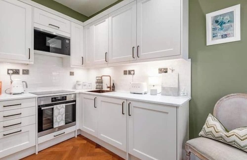 Laurieston Cottage | Unique cottage in vibrant Grassmarket, Edinburgh
