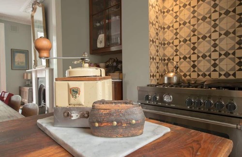 Hackney Apartment | Vintage Heaven in Designer East London Home
