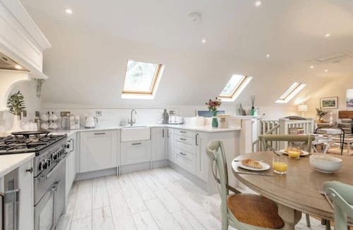 Waternish Cottage | Charming 2-Bed Cottage with Loch Bay Views – Waternish, Isle of Skye