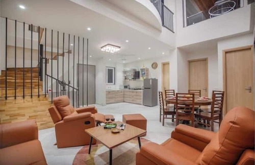 Kumarhatti House | Scarlett Peaks | Luxe 4BHK w/Theatre & Game Lounge