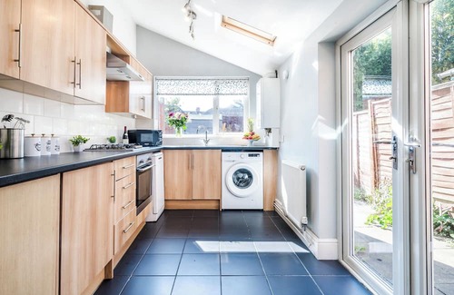 Bloxwich House | Cozy 4 bed house in Birmingham for trade stays