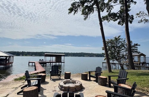 Flint House | The Cozy Sabbath Lakefront