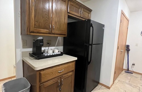 Spiro House | Upscale home with high end furnishings and memory foam king bed. 2 car garage