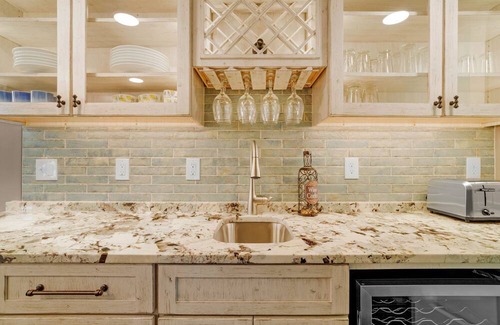 Marshall House | Grape & Vine Cottage · Luxury Main Street Retreat