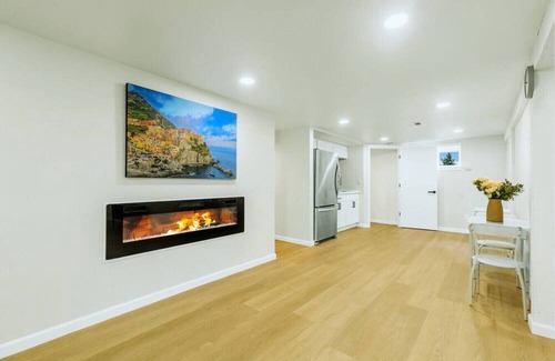 Lakeland South House | Waterfront 3BR Lower Unit with Scenic Views