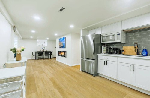 Lakeland South House | Waterfront 3BR Lower Unit with Scenic Views
