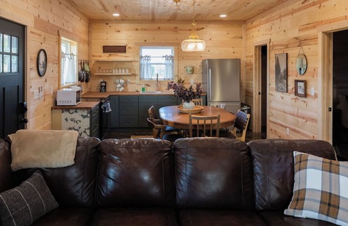 Stockton Cabin | Charming 3-bedroom cabin in wonderful Stockton with AC