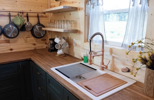 Stockton Cabin | Charming 3-bedroom cabin in wonderful Stockton with AC