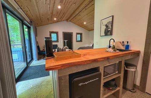 Madison Cabin | Rustic-Chic Woodside Cabin w/Hot Tub & Private Deck on 450-Acre Ohio Retreat
