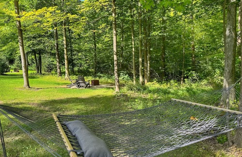 Madison Cabin | Rustic-Chic Woodside Cabin w/Hot Tub & Private Deck on 450-Acre Ohio Retreat
