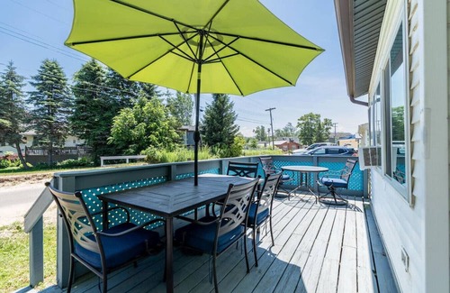 Irving House | The Pietroman: Cottage in Sunset Bay with Fire Pit