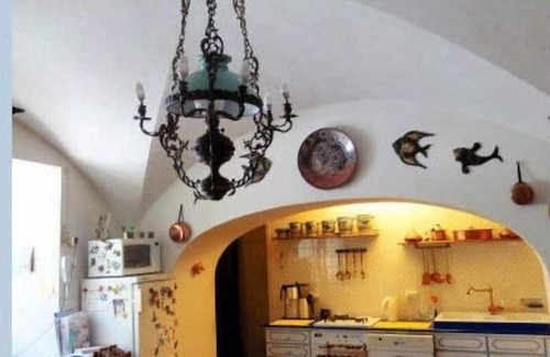 Artonne Villa | 15th century castle, up to 15 pax, pool and park