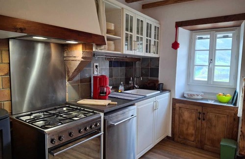 Hosta House | Renovated farmhouse - sleeps 4 to 7
