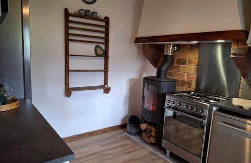 Hosta House | Renovated farmhouse - sleeps 4 to 7