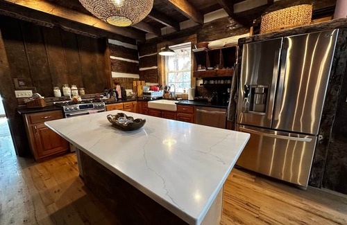 Williamsport Cabin | Cozy Oak & Ember Lodge