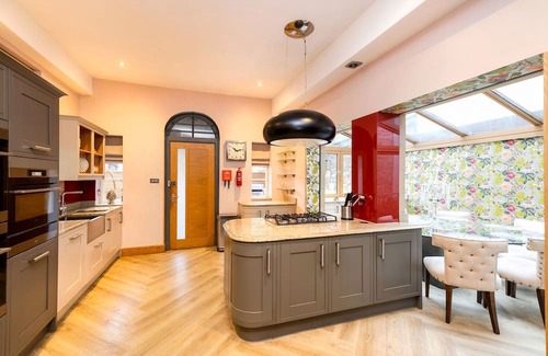 New Town Villa | York Place - Three Bedroom Villa, Sleeps 6