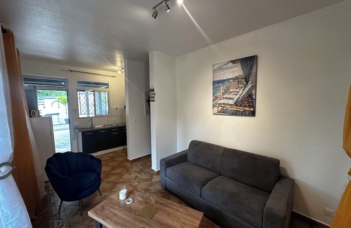 Le Moule Cottage | Seasonal rental 5 minutes from the Damoiseau Distillery
