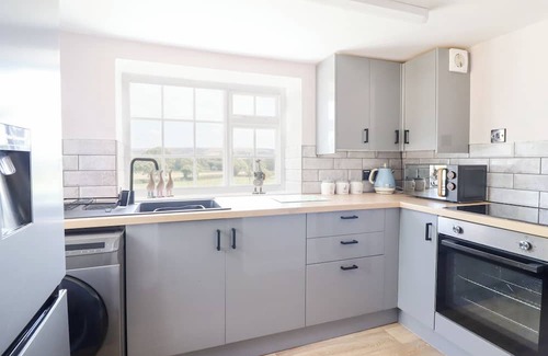 Halfway House Cottage | LOCKMANS COTTAGE, pet friendly, with a garden in Llandrinio