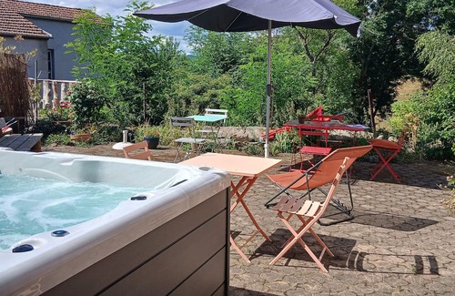 Saint-Christophe-dʼAllier House | Country House 'Nature Bien-être' with Mountain View, Shared Terrace and Private Garden
