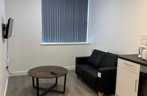 Scunthorpe Apartment | Train Station Aparthotel - Free Wifi, Free Parking Two-Bedroom Apartment