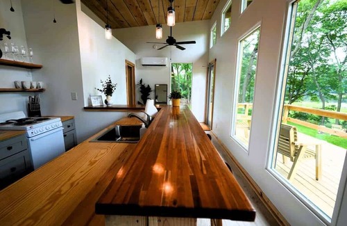 Locustville Cottage | Luxe 2BR Cabin w/Deck + Creek View | Working Farm
